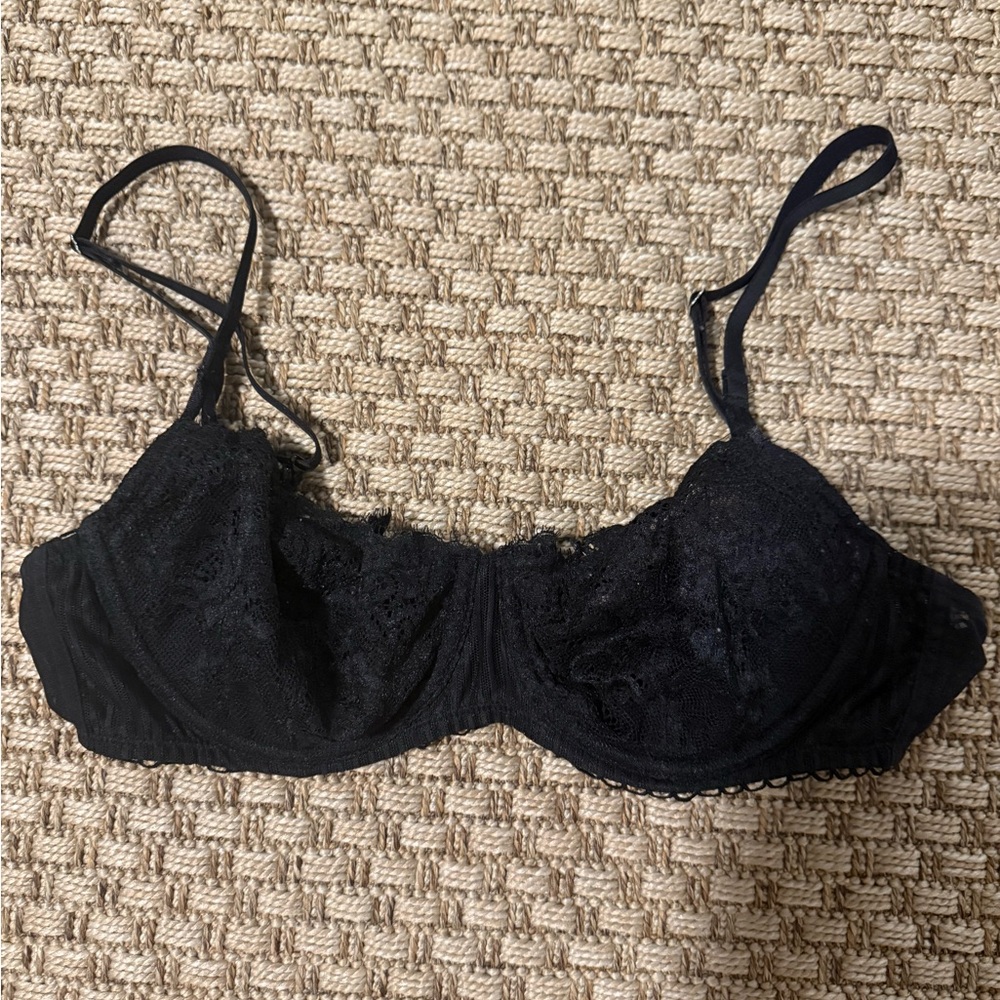 Black lace unpadded bra